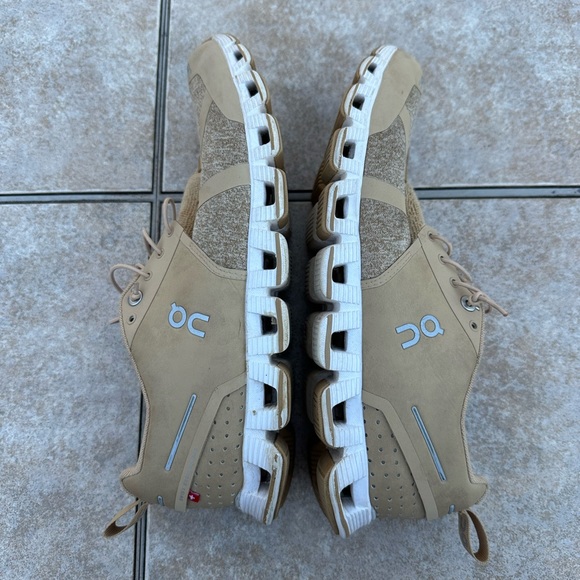 On running Cloud shoes - Picture 13 of 15